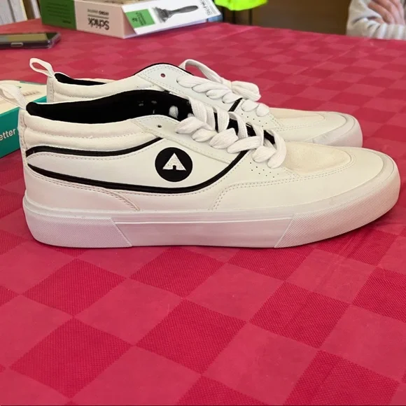 Airwalk White and Black Sneakers - Picture 2 of 5
